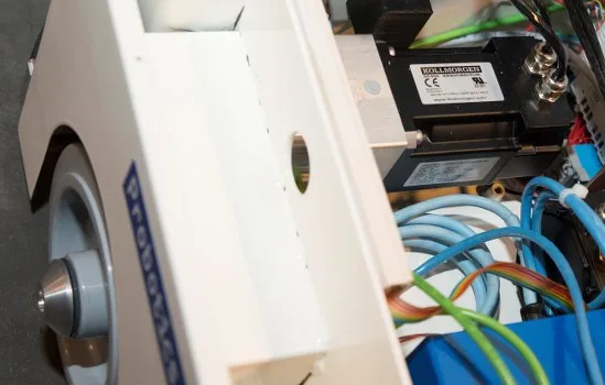 AKM Düşük voltajlı servo motor