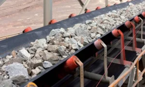 Doğru bilinen yanlışlar-6  Bantlı konveyörlerde yükleme bölgesi, toz ve döküntü tasarımı