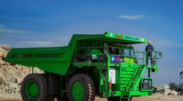 Sıfır emisyonlu ve tamamen elektrikli tahrik sistemine dönüşen kaya kamyonu