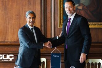 RENK CEO’su Dr. Alexander Sagel ile Stellex Capital Management Ortağı Karthik Achar, satın alma anlaşmasını Londra’daki Old Royal Naval College’da imzaladı. Fotoğraf: Anne Kaiser / RENK.