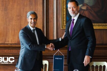 RENK CEO’su Dr. Alexander Sagel ile Stellex Capital Management Ortağı Karthik Achar, satın alma anlaşmasını Londra’daki Old Royal Naval College’da imzaladı. Fotoğraf: Anne Kaiser / RENK.
